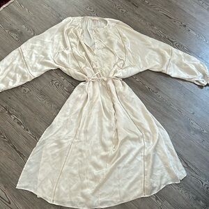 Super cute maxi dress in cream. Only worn once for a photo shoot.